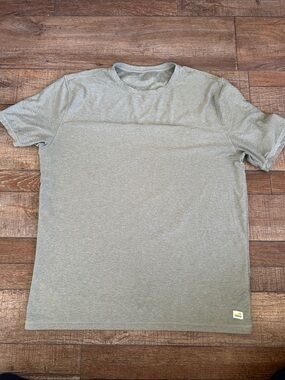 Men's Vuori Crew Neck Short Sleeve Shirt - Light Olive
